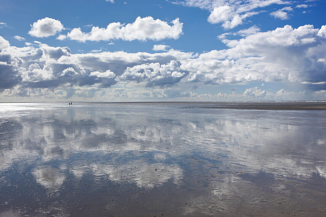 High tide at North Beach, Island of Spiekeroog, East Frisian Islands, Lower Saxony, Germany, Europe