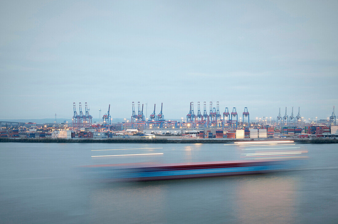 Ship at Hamburg harbour at night, Hamburg, Elbe, Germany, Europe