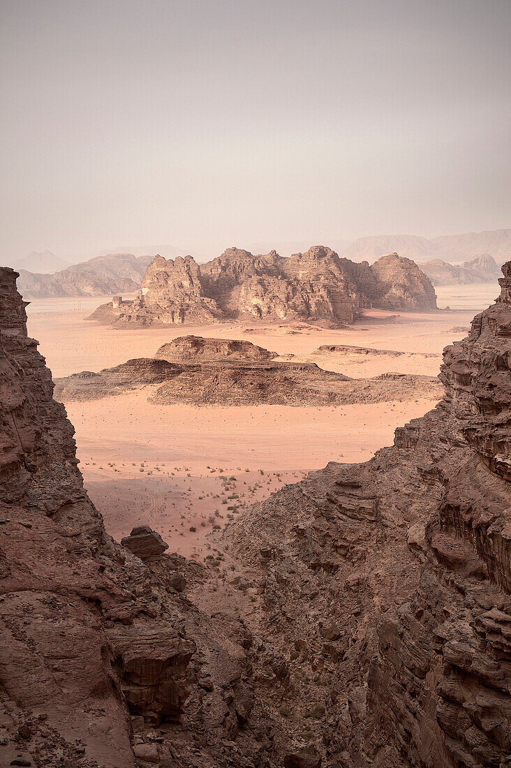 Unglaublicher Ausblick auf Wadi Rum, Sieben Pfeiler der Weisheit Wanderung, Jordanien, Naher Osten, Asien