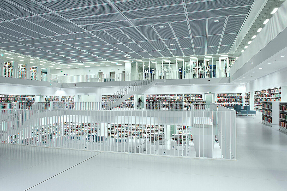 Obergeschoss im Innenraum der Neuen Stadtbibliothek Stuttgart, Baden-Württemberg, Deutschland, Europa