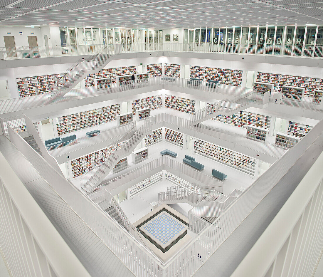 Innenraum der Neuen Stadtbibliothek Stuttgart, Baden-Württemberg, Deutschland, Europa