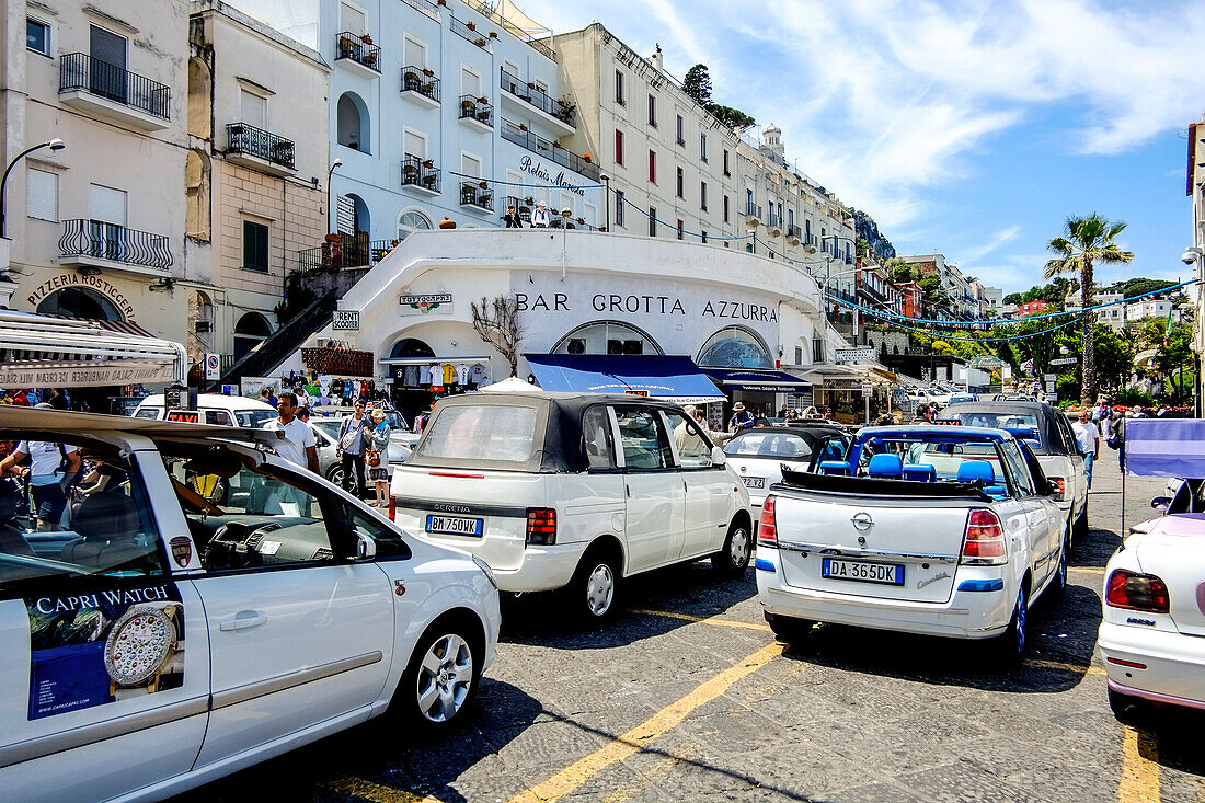 Straßenverkehr in Marina Grande, Capri, Kampanien, Italien