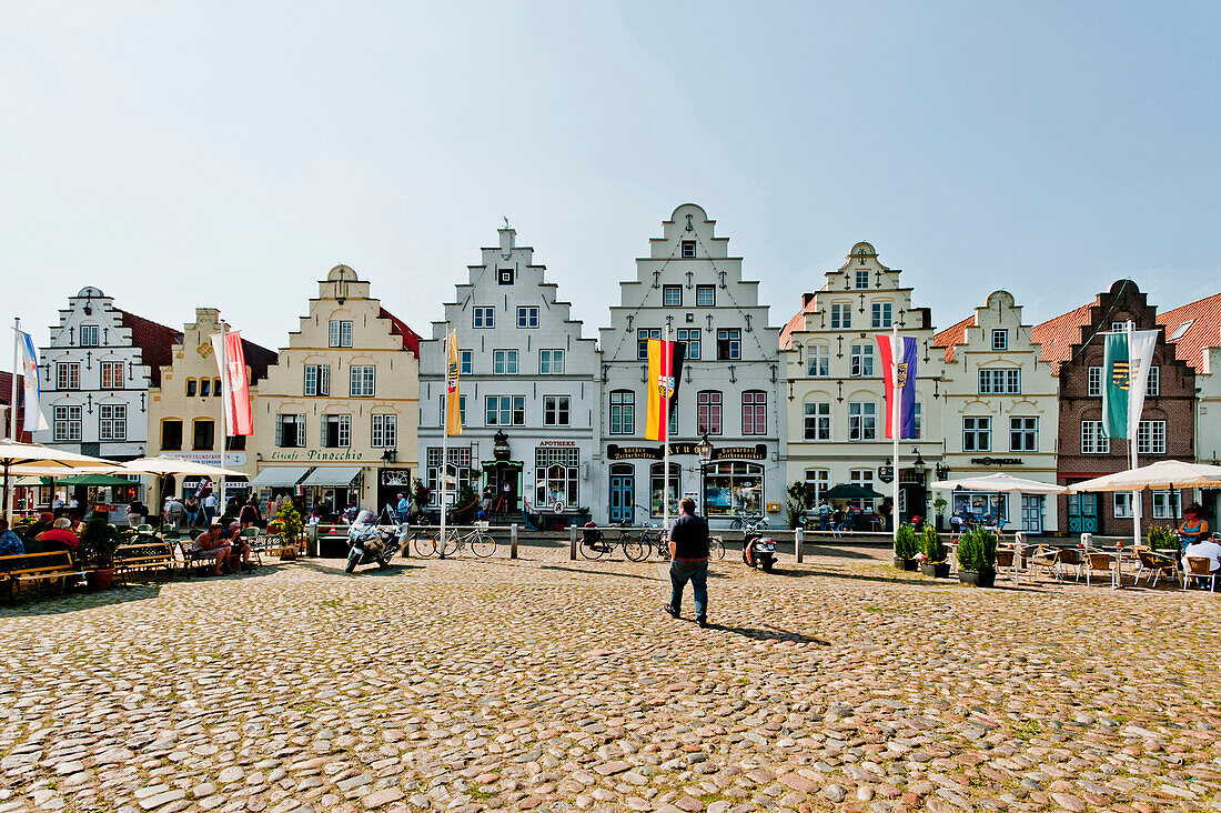 Old traditionel houses at the market place of Friedrichstadt, Northern Frisia, Schleswig Holstein, Germany