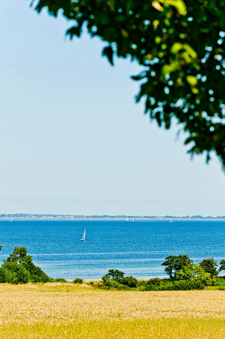 Schiffe und Blick auf die Ostsee, nähe Westerholz, Schleswig-Holstein, Deutschland