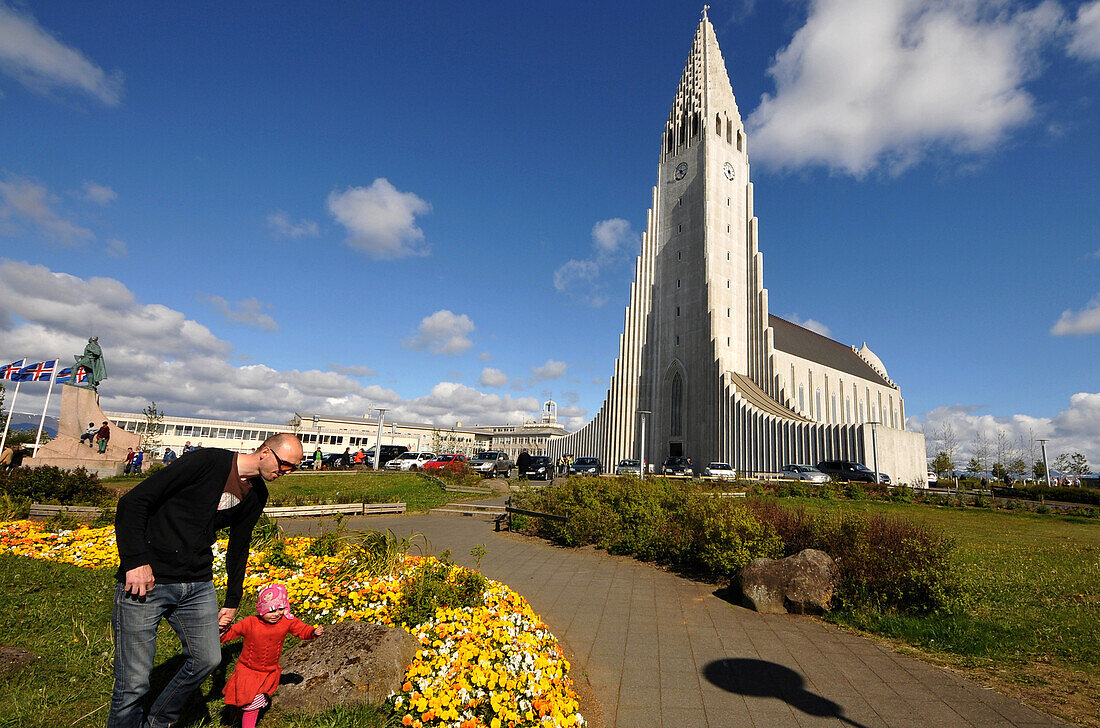 Die Hallgrims Kirche unter Wolkenhimmel, Reykjavik, Island, Europa