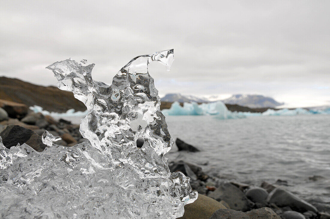 Eis am Ufer des Flusses Jökulsa, Gletscherlagune im Vatnajökull Nationalpark, Süd Island, Europa