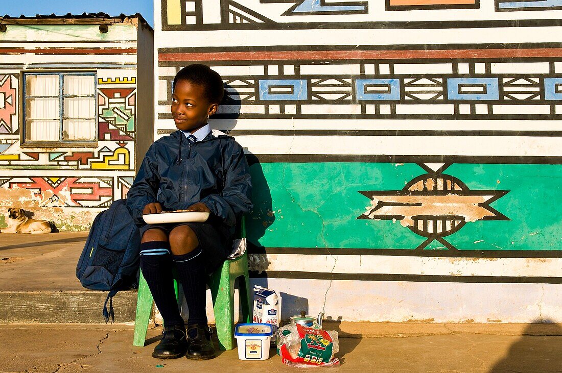 Africa, South Africa, Mpumalanga Province, KwaNdebele, Ndebele tribe, Mabhoko village, the grand daughter of the artist Francina Ndimande having breakfast before going to school