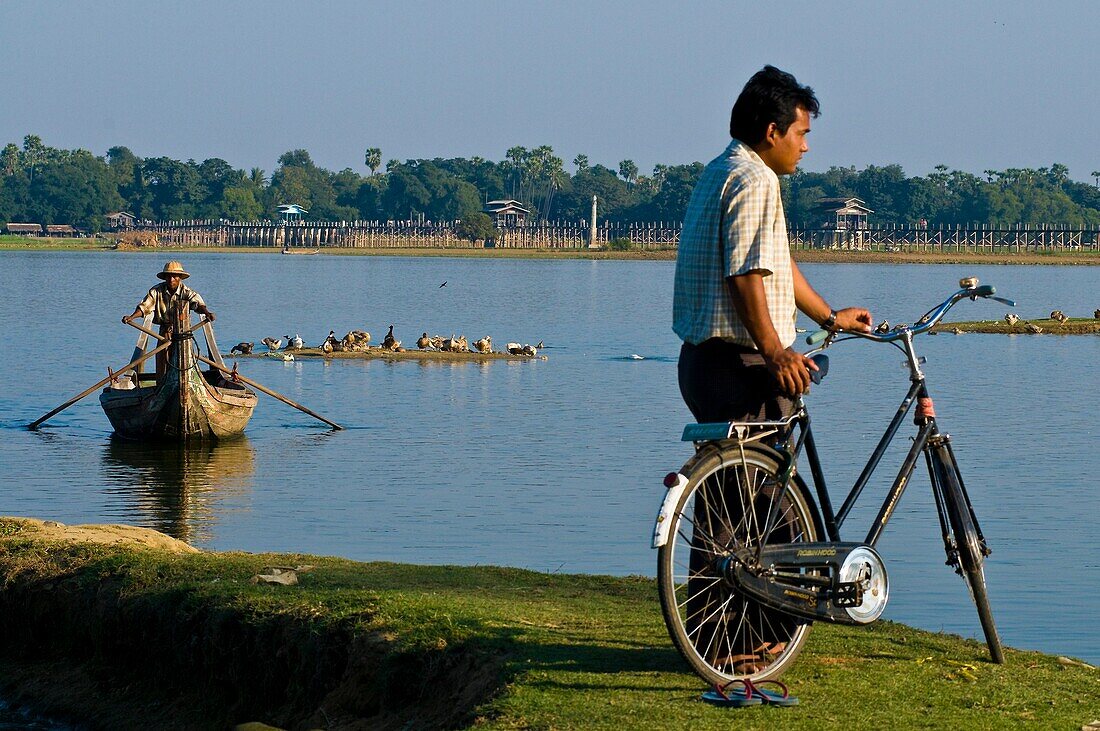 Myanmar (Burma), Mandalay State, Amarapura, Taungthaman lake