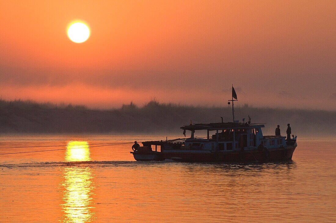 Myanmar (Burma), Mandalay State, Ayeyarwady river (Irrawaddy)