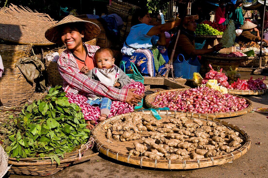 Myanmar (Burma), Mandalay State, Mandalay, the Kyain Tan Zay market