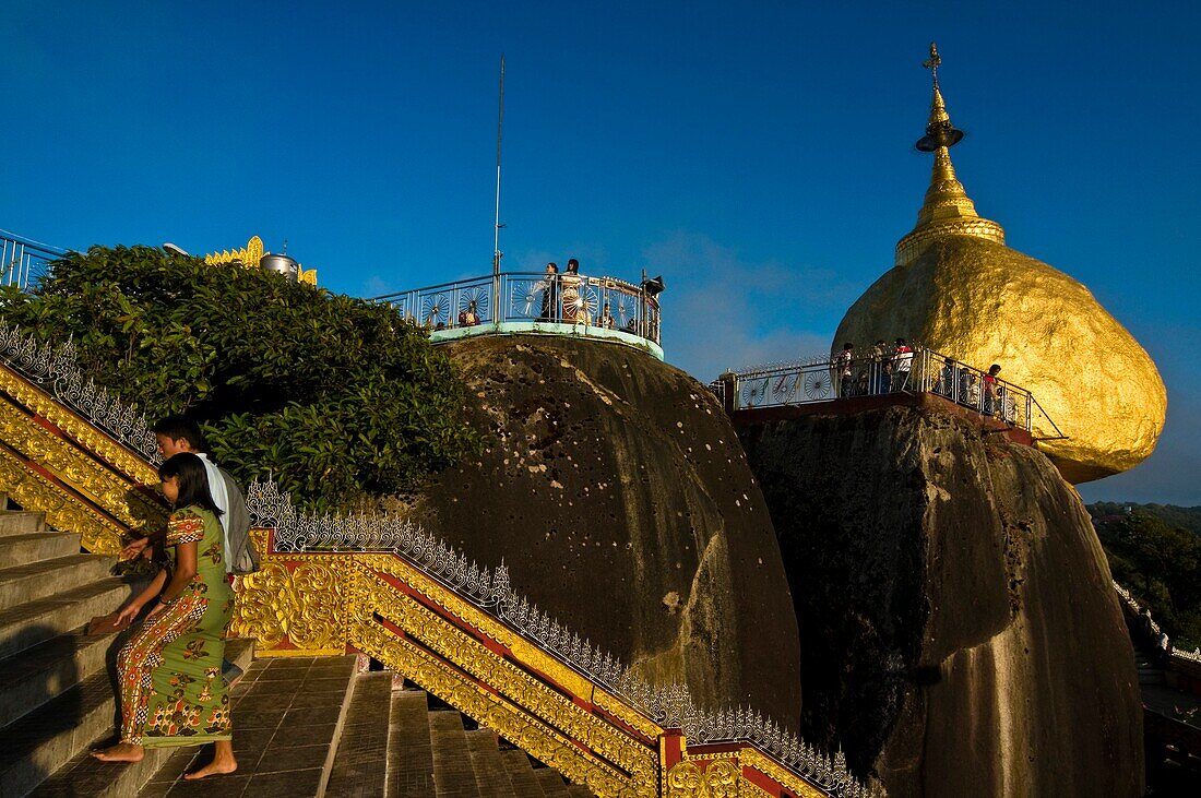 Myanmar (Burma), Môn State, Kyaiktiyo, Golden Rock, with the paya Shwedagon of Yangon and the paya Mahamuni of Mandalay, this Buddhsit site is one of the most revered in Myanmar, on the top of Kyaikto Mount (1100 meters high), this rock of 611,45 tons top