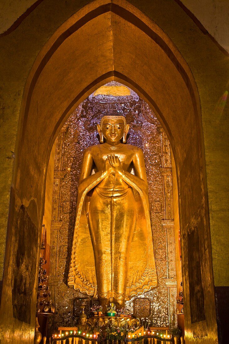 Myanmar (Burma), Mandalay State, Bagan (Pagan), Old Bagan, Ananda Temple (Pahto Ananda, beginning 12th) that shelters 4 statues of 9,5 meters high representing Buddha who has reach the nirvana