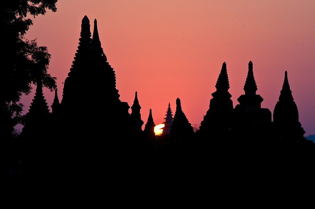 Myanmar (Burma), Mandalay State, Bagan (Pagan), Old Bagan, sun sets down over the old capital of the Pagan Kingdom founded in 849 that shelters an extraordinary archeological site of hundred pagodas and brick stupas built between the 10th and 13th century