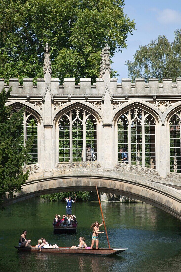 England,Cambridgeshire,Cambridge,Punting on River Cam with Bridge of Sighs and Saint John's College