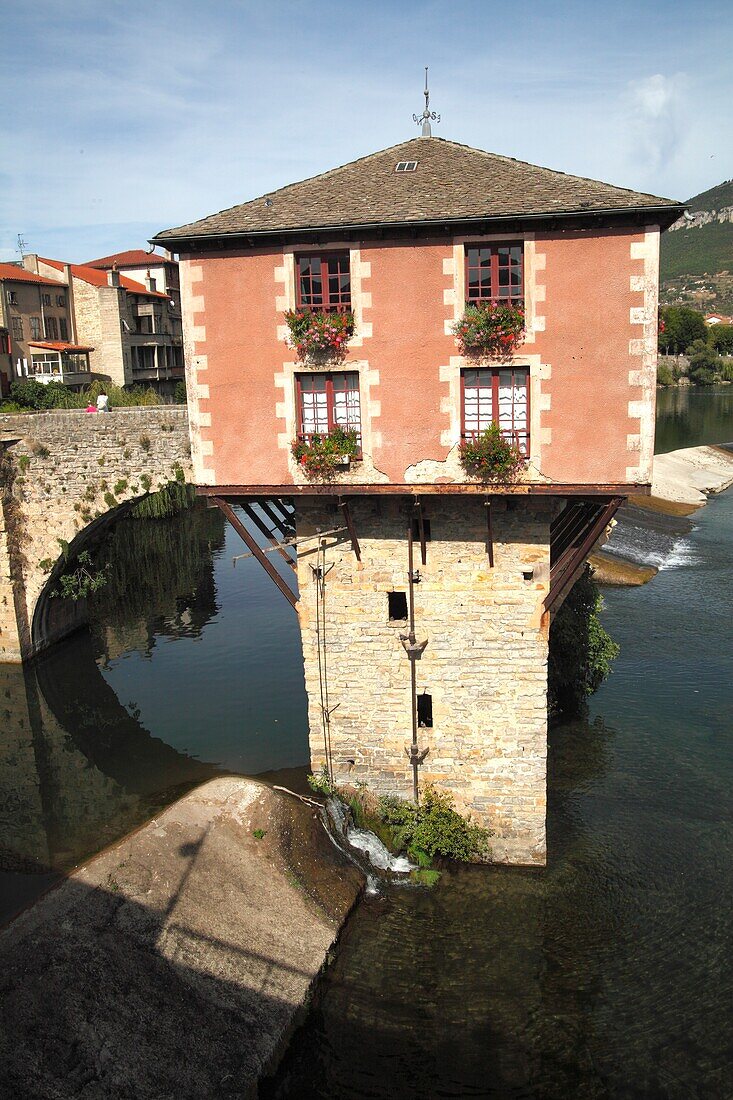 France, Midi-pyrénées, Aveyron (12), Millau, old mill on Tarn river