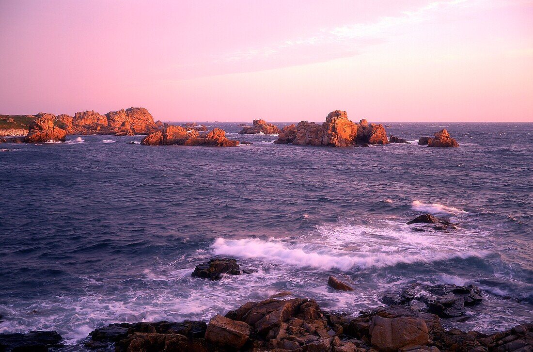 France, Cotes-d'Armor(22), Plougrescant, the Pink Granite Coast at dawn