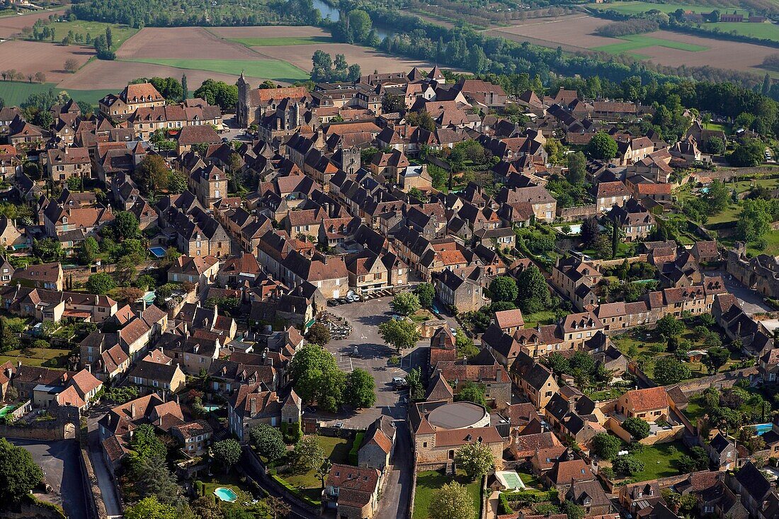 France, Dordogne (24), Domme, a village labeled The Most Beautiful Villages, is a fortified village perched on a cliff 250 meters above sea level overlooking the Dordogne valley, (aerial view)