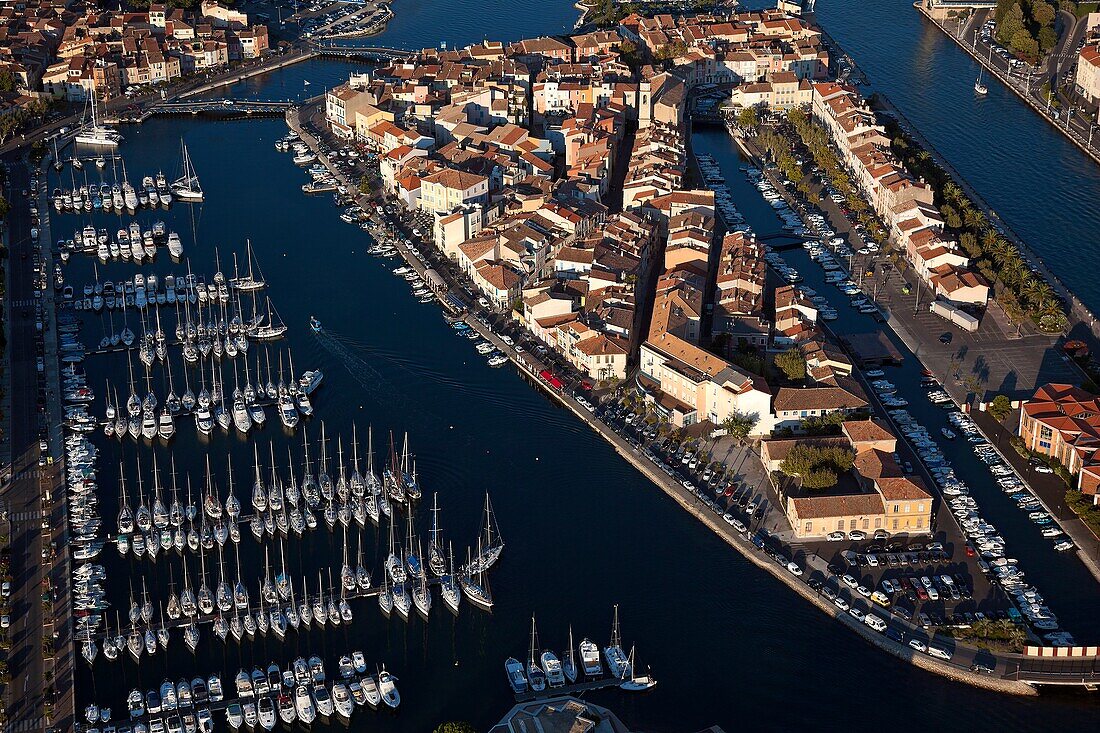 France, Bouches-du-Rhone (13), Martigues, a port city located on the banks of the Etang de Berre and Caronte channel, the Venice of Provence (aerial photo)
