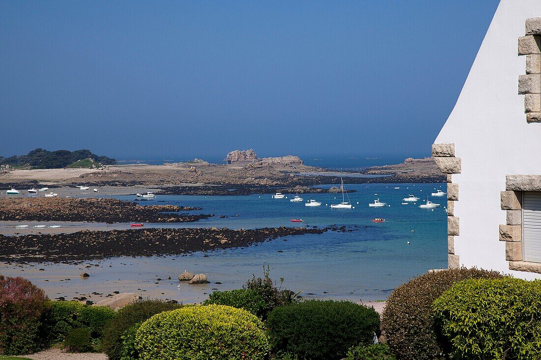 France, Cotes d'Armor (22), Port-Blanc resort and marina located on the town of Penvénan, the pink granite coast