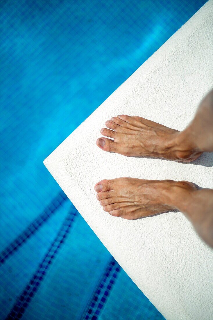 Feet in swimminpool