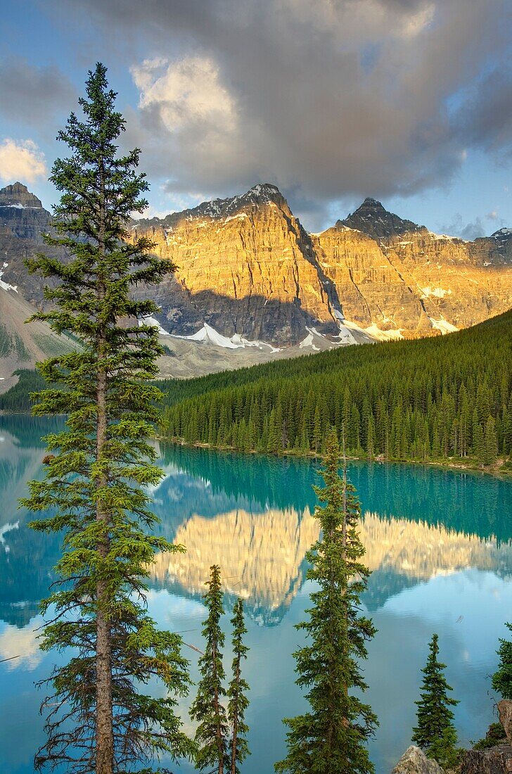 Sunrise over Moraine Lake and Wenkchemna Peaks, Banff National Park Alberta Canada