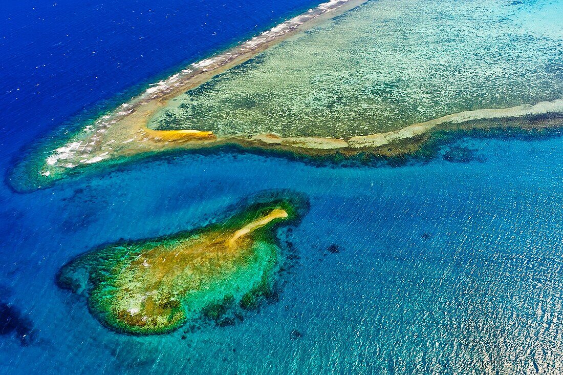 Aerial view, New Caledonia Barrier Reef a UNESCO World Heritage site, near Noumea, New Caledonia