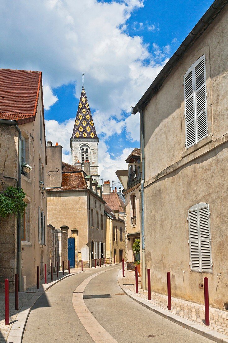 Narrow lane and the church of Saint Denis in Nuits-Saint-Georges, Burgundy, France, Europe