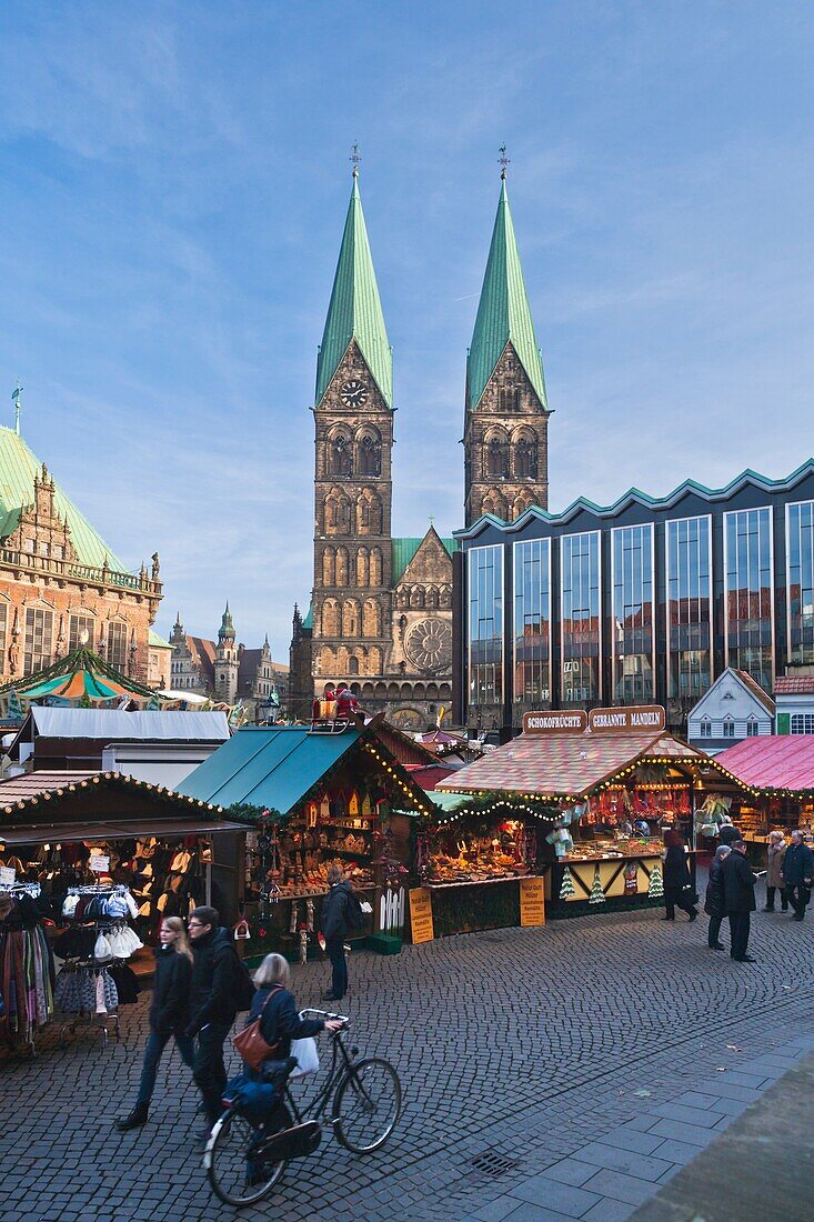 architecture , Bremen , building , Christmas , Christmas market , color image , day , Europe , festive , Germany , market , outdoor , season , vertical , V04-1589886 , AGEFOTOSTOCK 