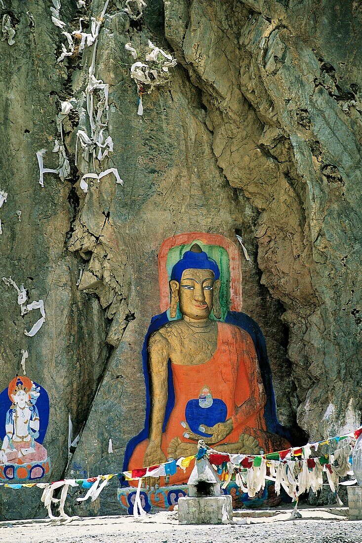 Sculpted Buddhas near Drolma Lhakhang monastery, Tibet