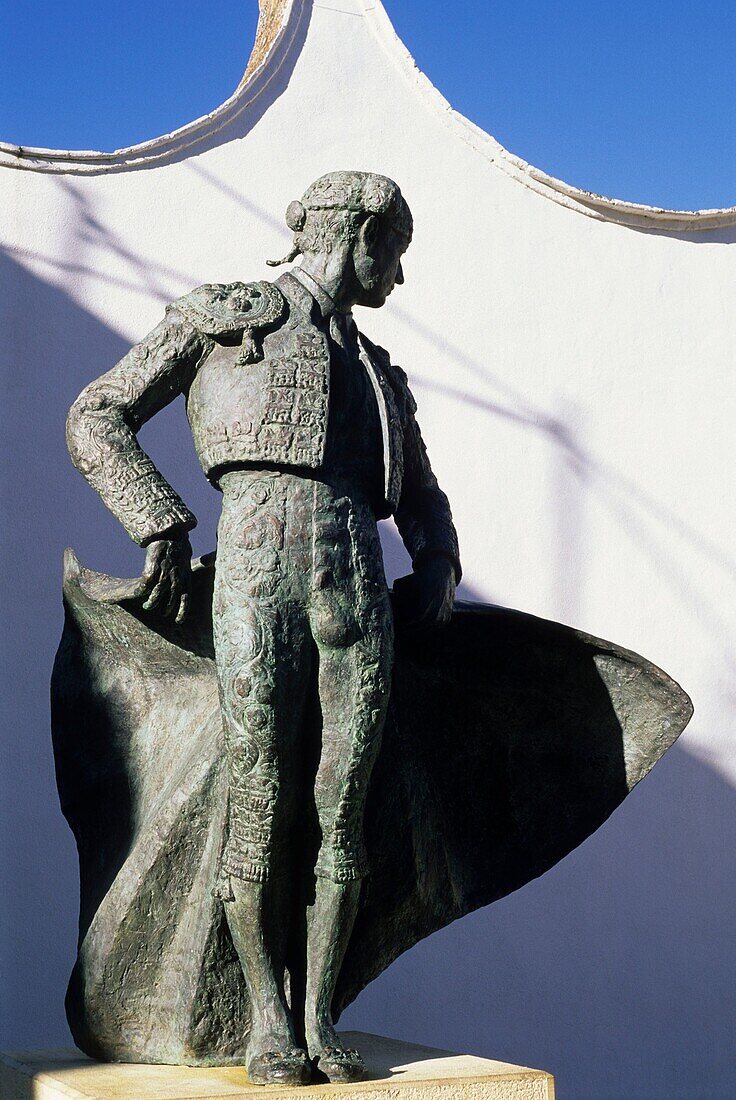 Statue des Toreros am Eingang der Plaza de Toros von Ronda, Provinz Malaga, Andalusien, Spanien, Europa