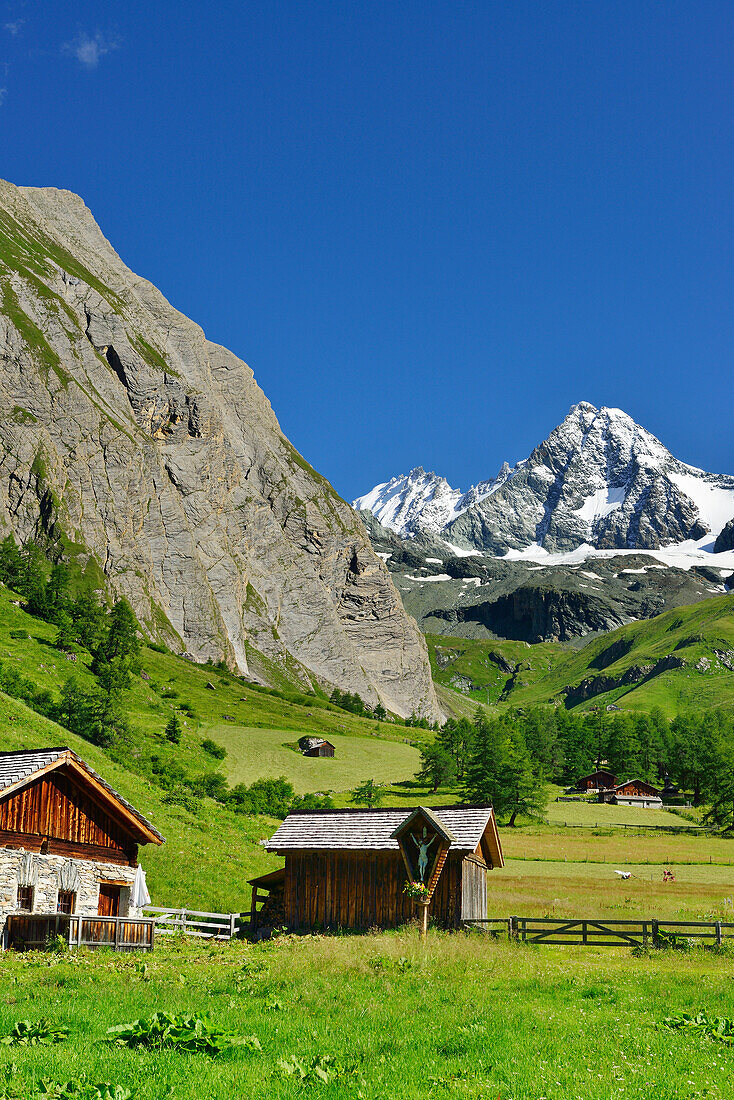 Alpine huts in front of Grossglockner, Luckneralm, Grossglockner, National Park Hohe Tauern, East Tyrol, Austria