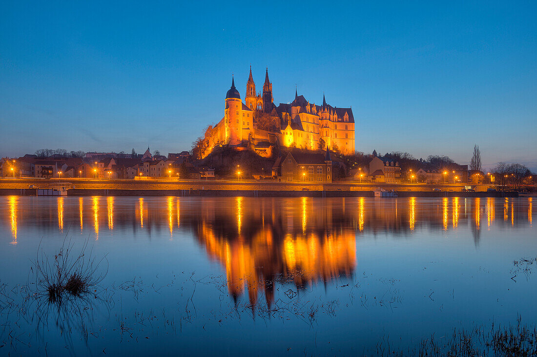 Elbe with Albrechtsburg castle and cathedra in the eveningl, Meissen, Saxony, Germany, Europe