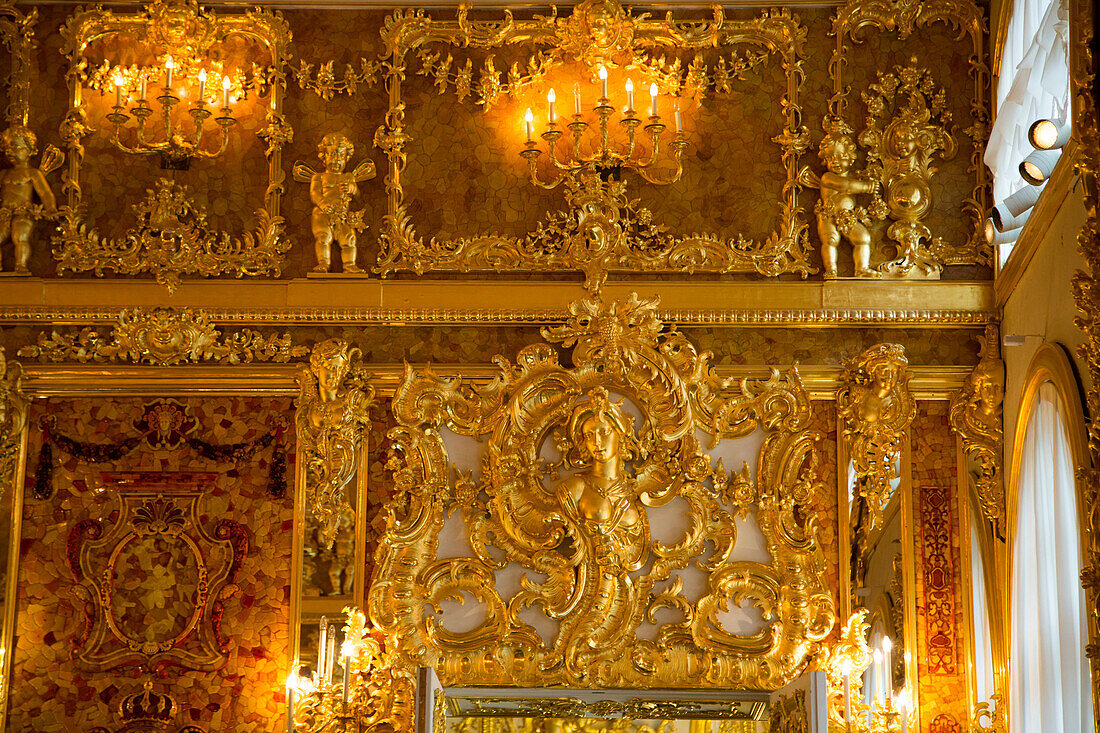 Restored Amber Room in Catherine Palace, Tsarskoye Selo, Pushkin, St. Petersburg, Russia, Europe
