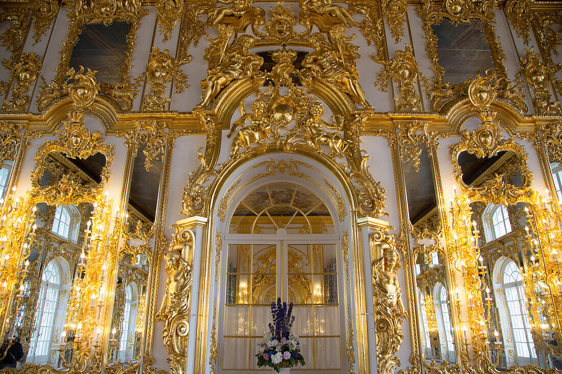 Interior of Catherine Palace, Tsarskoye Selo, Pushkin, St. Petersburg, Russia, Europe