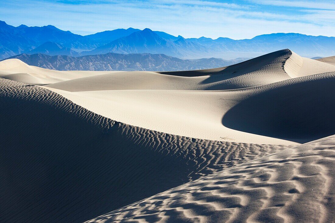 USA, California, Death Valley National Park, Mesquite Flat Sand Dunes, dawn