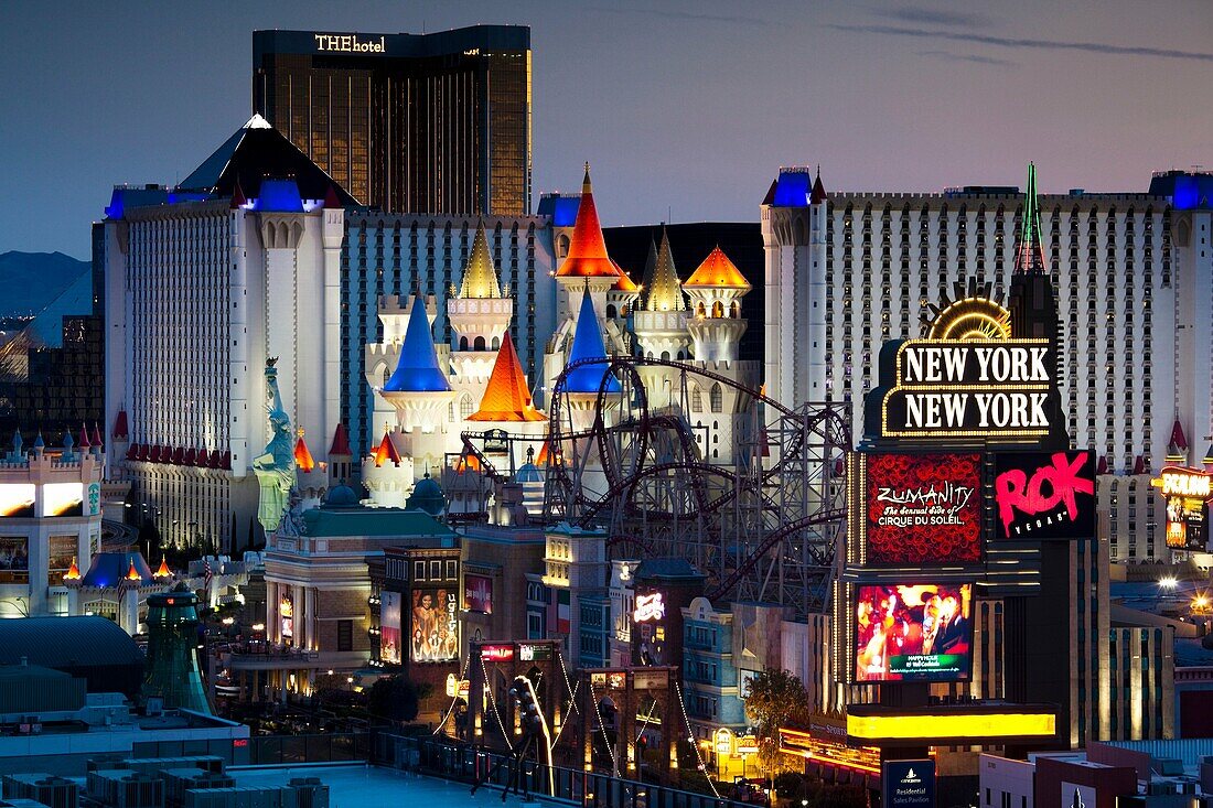 USA, Nevada, Las Vegas, high vantage view of The Strip, Las Vegas Boulevard, dusk
