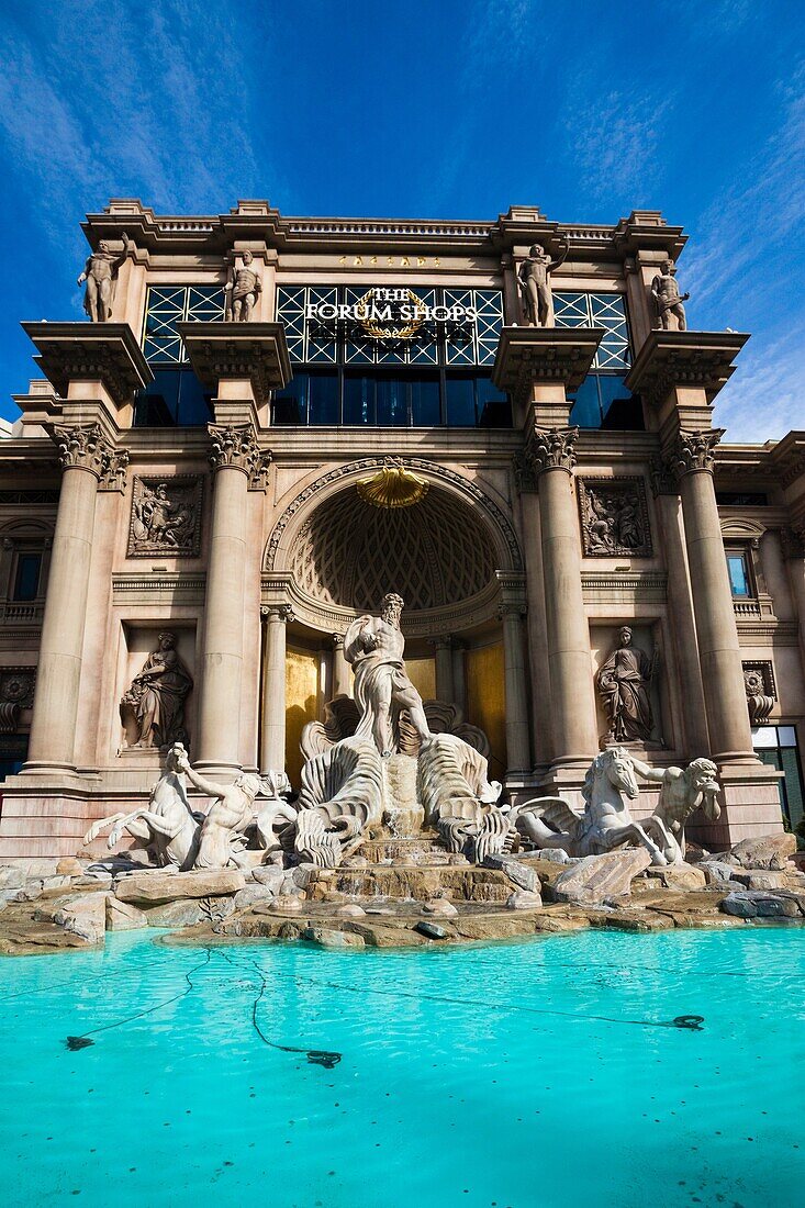 USA, Nevada, Las Vegas, The Strip, Las Vegas Boulevard, Forum Shops, exterior