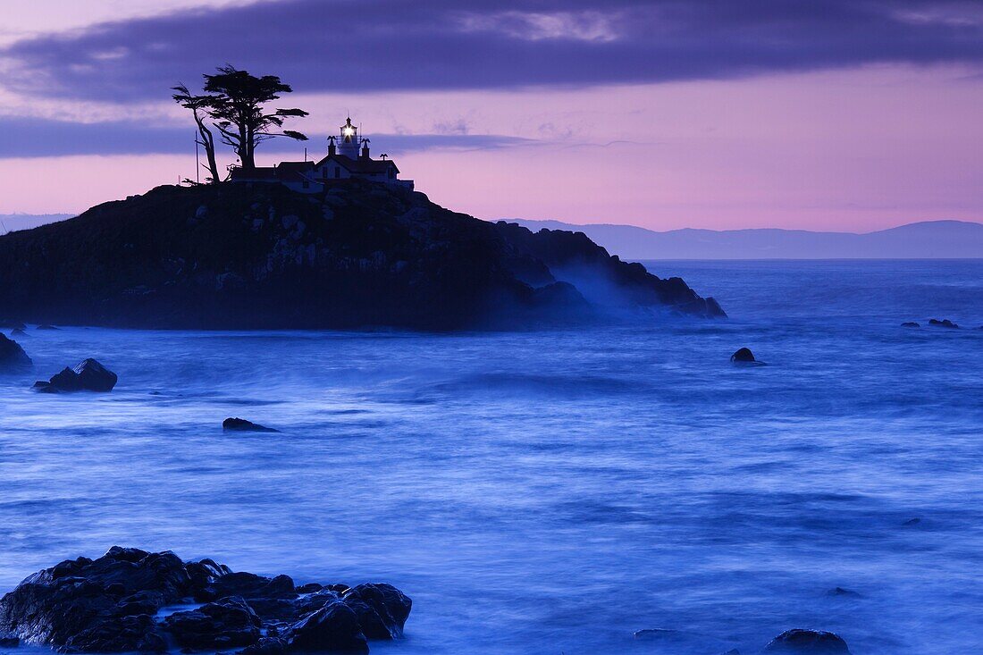 USA, California, Northern California, North Coast, Crescent City, Battery Point Lighthouse, dawn