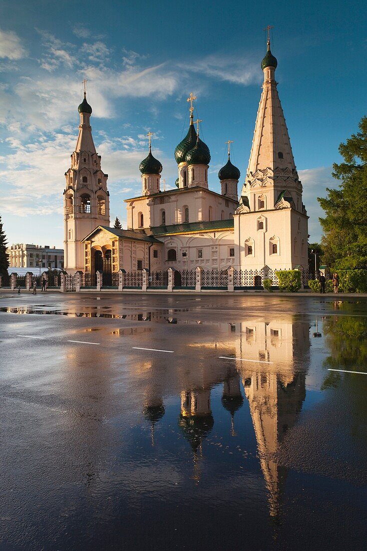 Russia, Yaroslavl Oblast, Golden Ring, Yaroslavl, Church of Elijah the Prophet, sunset