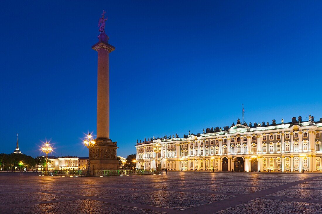 Russia, Saint Petersburg, Center, Winter Palace, Hermitage Museum, Dvortsovaya Square, evening