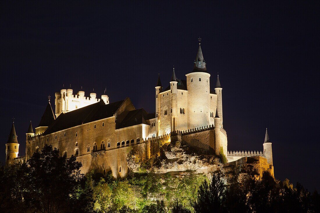 Spain, Castilla y Leon Region, Segovia Province, Segovia, The Alcazar, evening