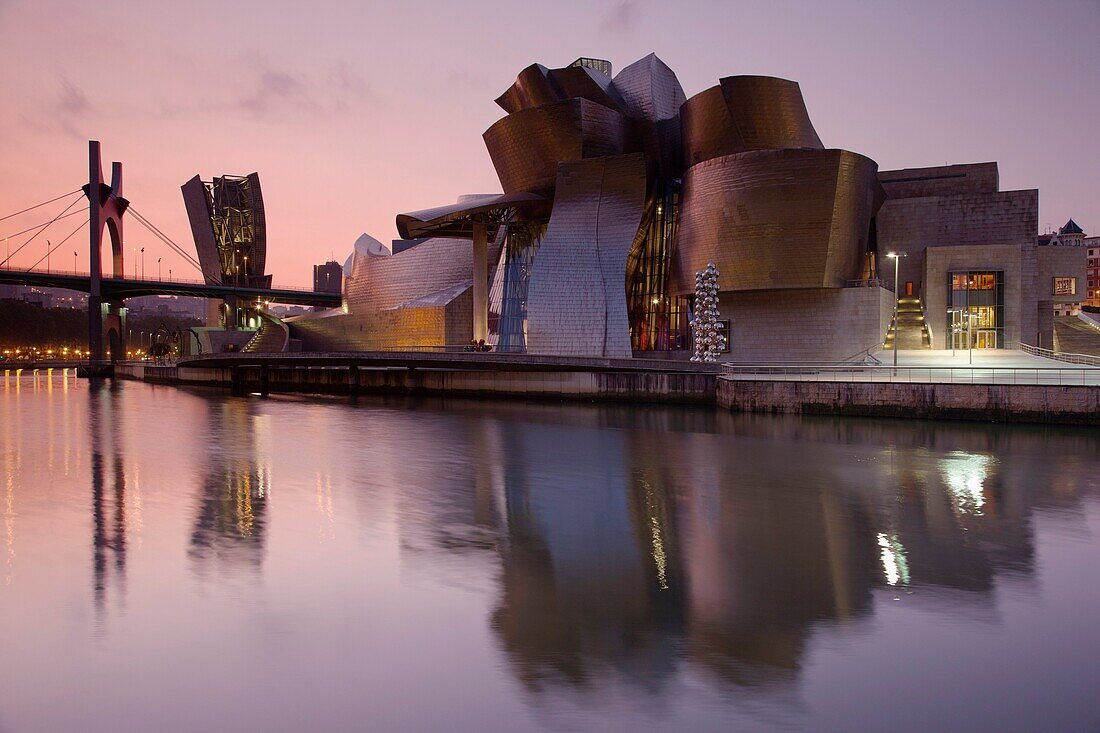 Spain, Basque Country Region, Vizcaya Province, Bilbao, The Guggenheim Museum, designed by Frank Gehry, dawn