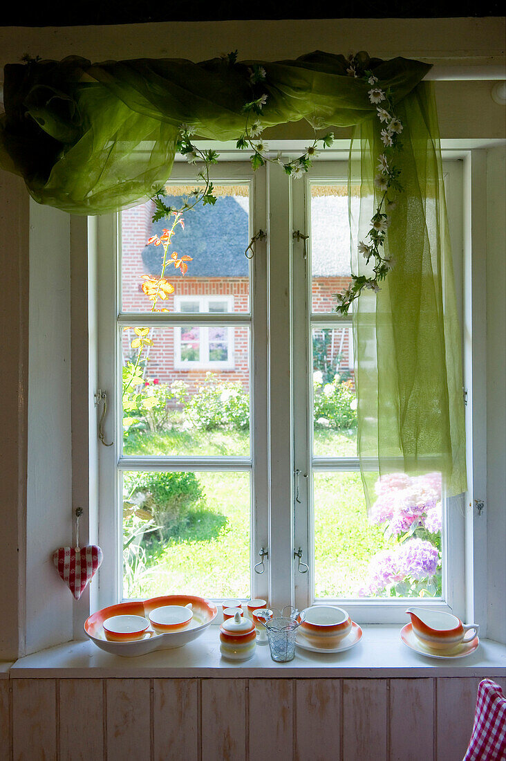 Fenster in Stelly's Hüüs, Restaurant und Café, Oevenum, Föhr, Nordfriesland, Schleswig-Holstein, Deutschland, Europa
