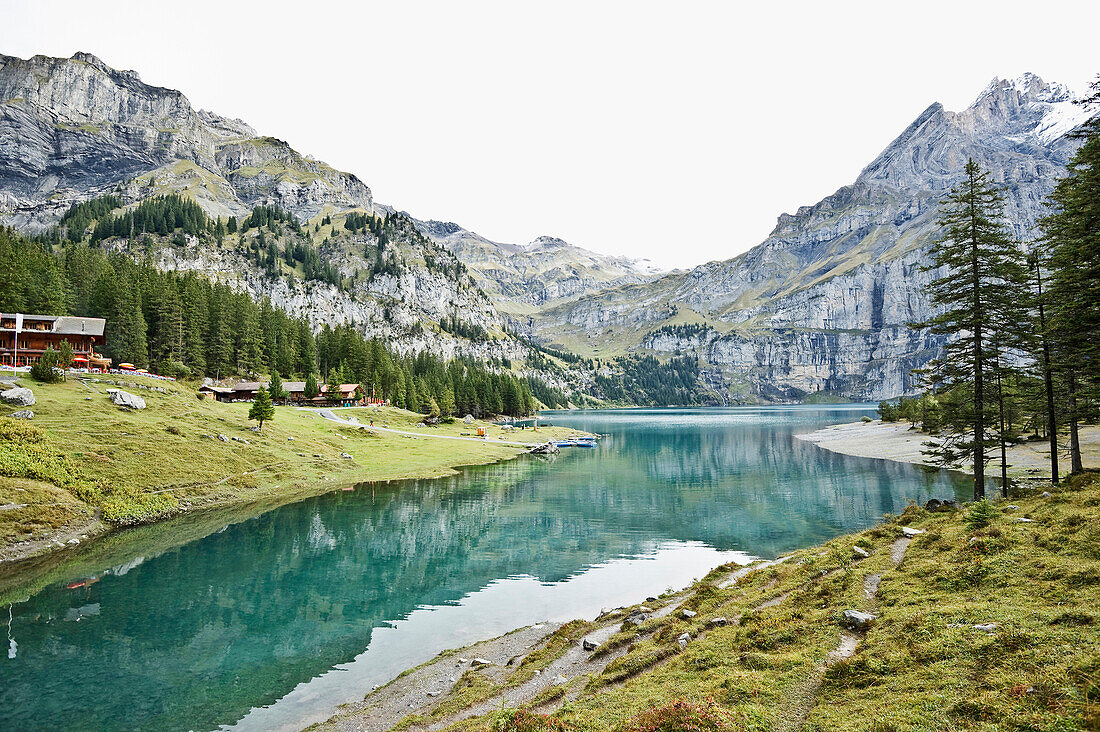 Gebirgslandschaft mit Oeschinensee, Kandersteg, Berner Oberland, Kanton Bern, Schweiz, Europa