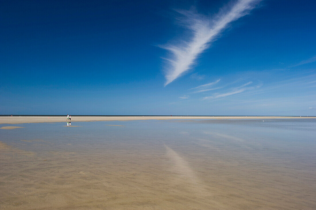 Beach under blue sky, Sankt Peter-Ording, Wadden Sea National Park, Eiderstedt peninsula, North Frisian Islands, Schleswig-Holstein, Germany, Europe