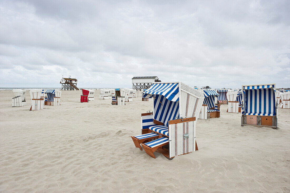 Beach chairs on the beach, Sankt Peter-Ording, Wadden Sea National Park, Eiderstedt peninsula, North Frisian Islands, Schleswig-Holstein, Germany, Europe