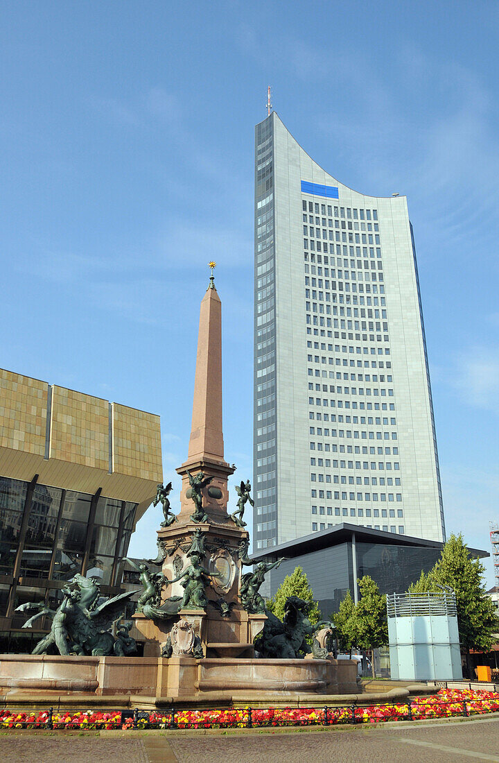 City Hochhaus mit Gewandhaus und Brunnen am Augustusplatz, Leipzig, Sachsen, Deutschland, Europa
