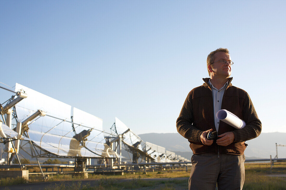 Engineer Dr. Christoph Richter (chief of DLR) in front of parabolic trough solar collectors, PSA, Plataforma Solar de Almeria, center for the research of solar energy by the DLR, German Aerospace Center, Almeria, Andalusia, Spain