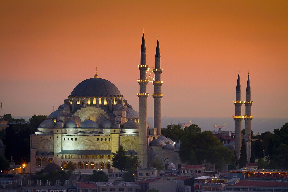 Süleymaniye Mosque at sunset  Istanbul, Turkey
