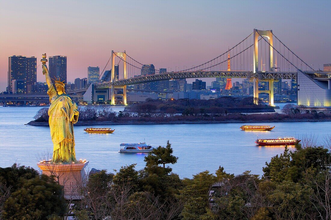 Bay of Tokyo, as seen from Odaiba artificial island Statue of Liberty replica and Rainbow Bridge Tokyo, Japan, Asia